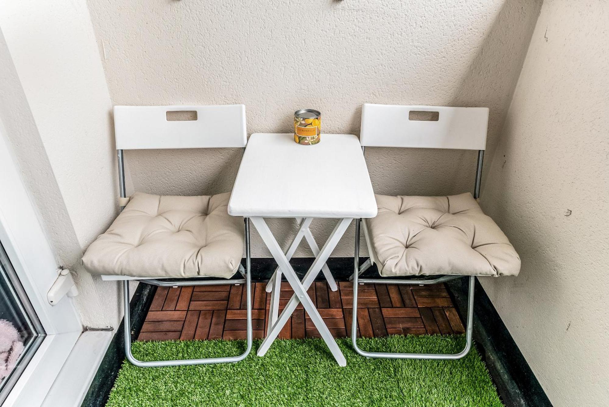 Apartment Pass The Keys Stylish Near To