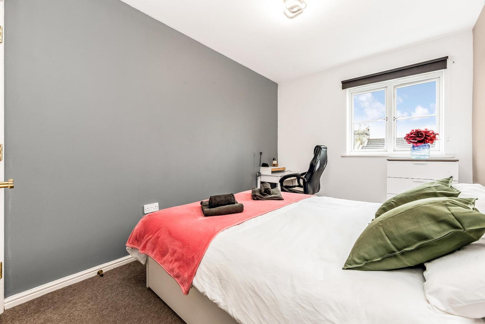 Apartment Pass The Keys Stylish Near To